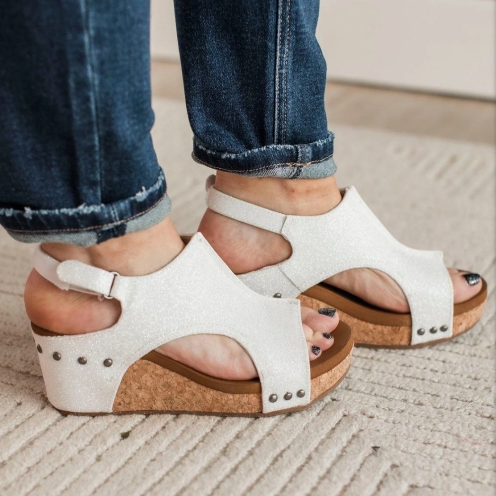 Very G Amara Wedge Sandals in 8.5 White
